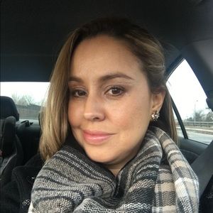 Meet your Posher, Ana